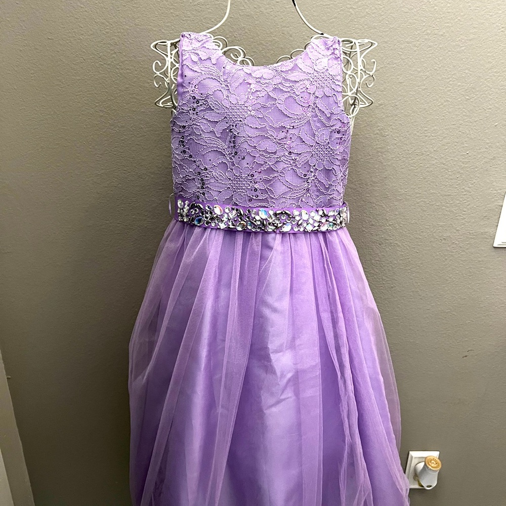 Size 7-8 Girls Gorgeous lavender fancy dress